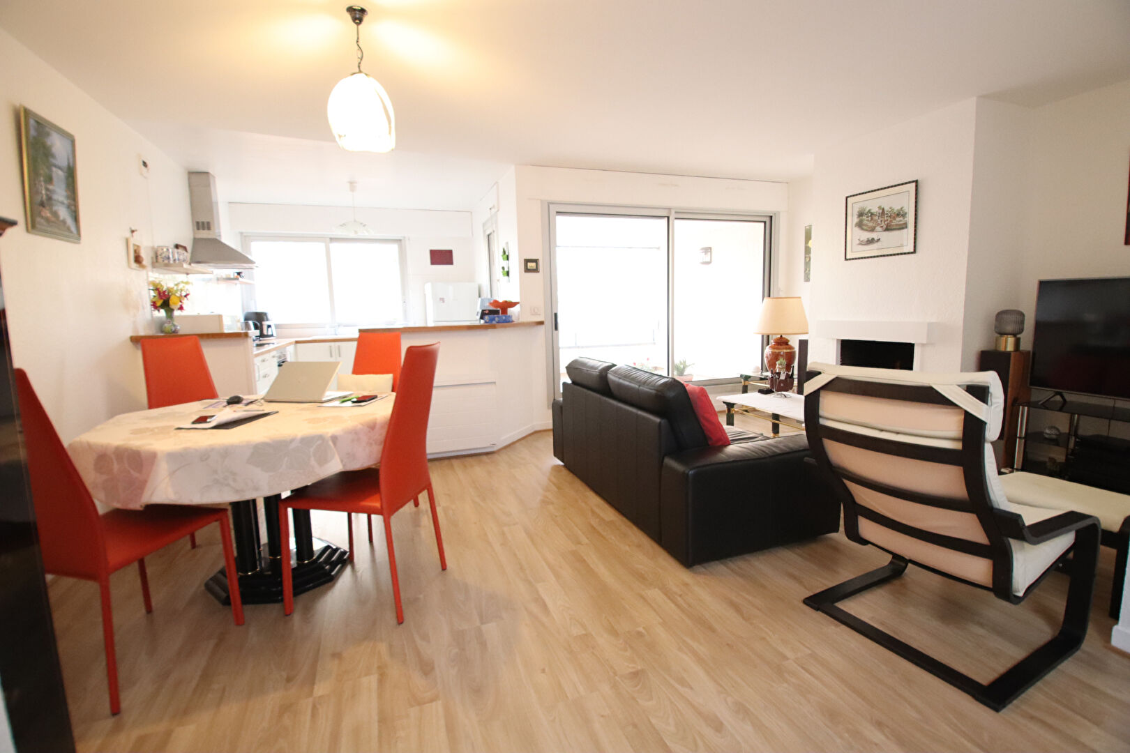 (Quartier de Chevry) Appartement de type F4 Agence du Château GIF